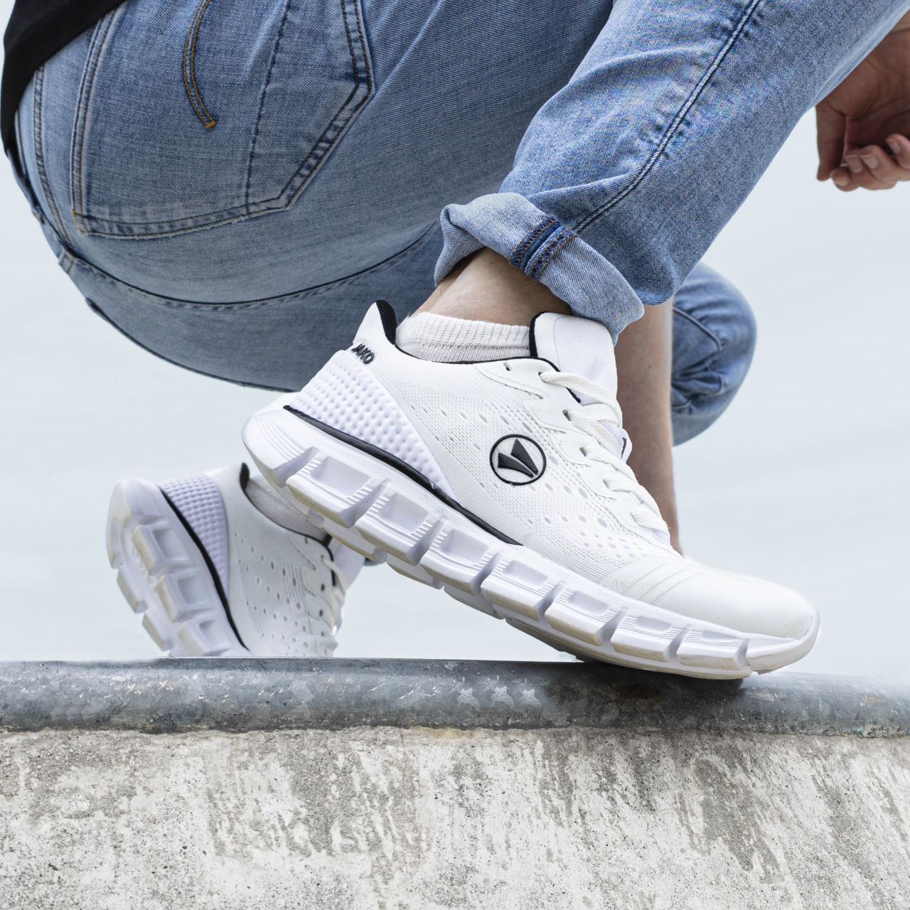 Jako Sneaker Base Mesh weiß am Model 3