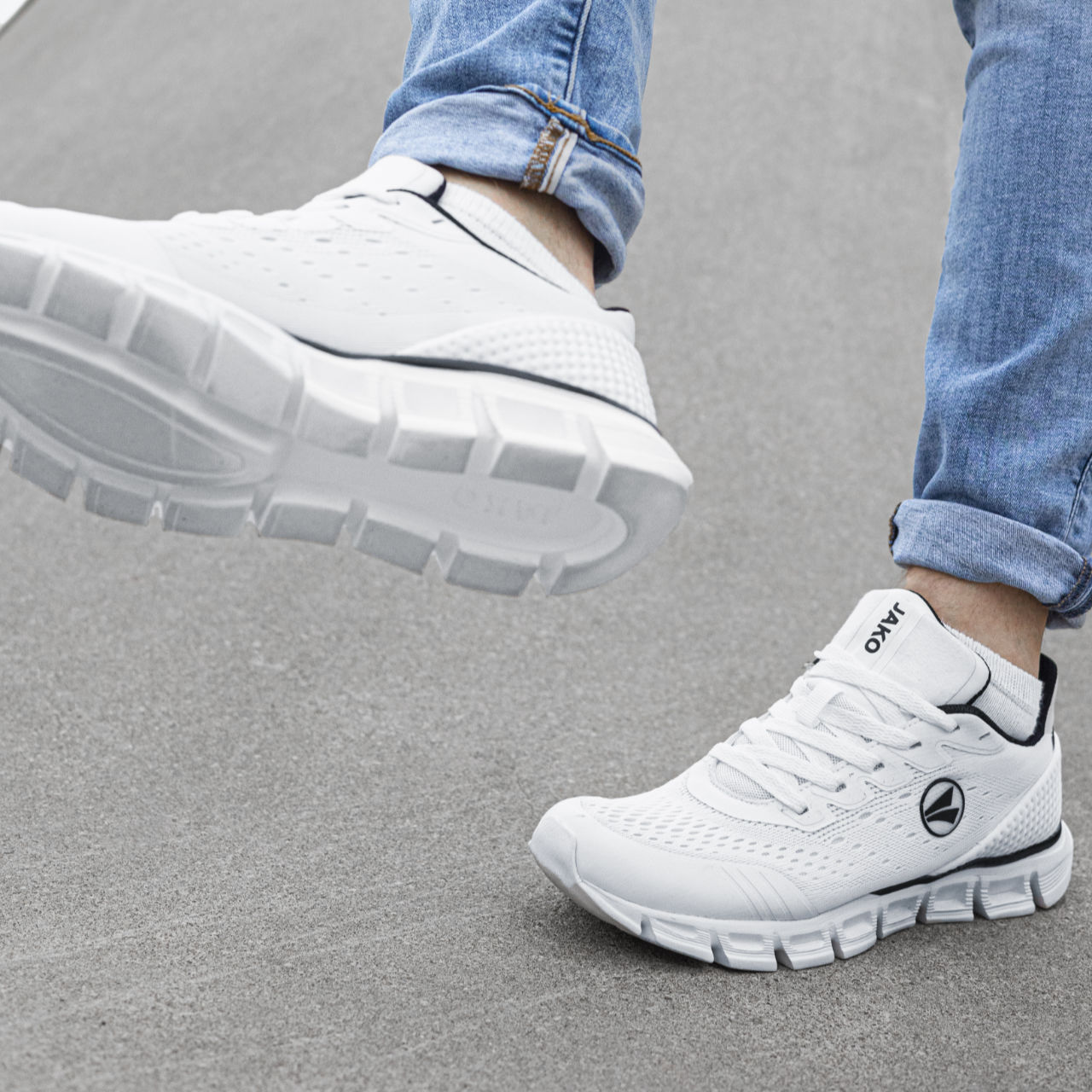 Jako Sneaker Base Mesh weiß am Model 1