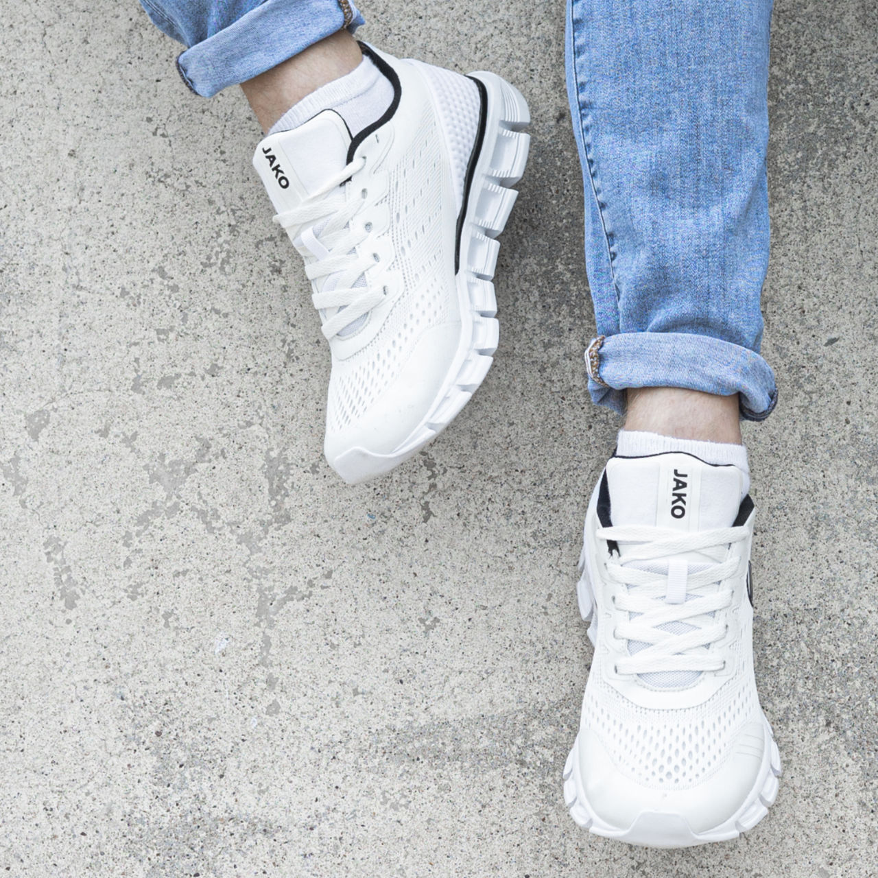 Jako Sneaker Base Mesh weiß am Model 2